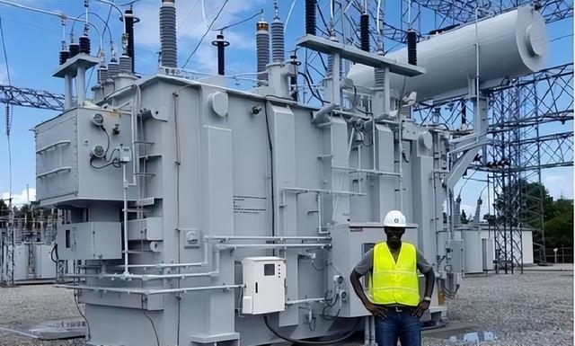 马斯克一语成谶：全球疯抢的不是芯片	，而是中国20万一台的变压器