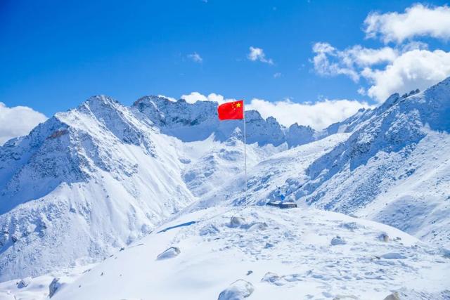 全国各地开始下雪了！达古冰川给你不一样的雪季体验，每一个都让你忍不住出发