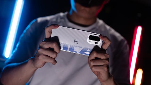 一加 Ace 6 体验：我的枪比你的快 45 帧