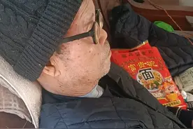 一个独居老人孤单悲凉的晚年生活图片