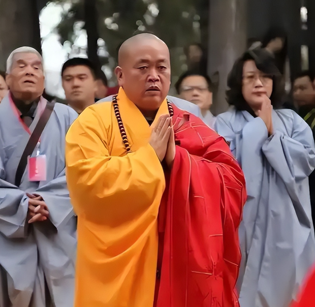 李湘不再隐瞒！公开与释永信真实关系，亲密照真相终于水落石出！
