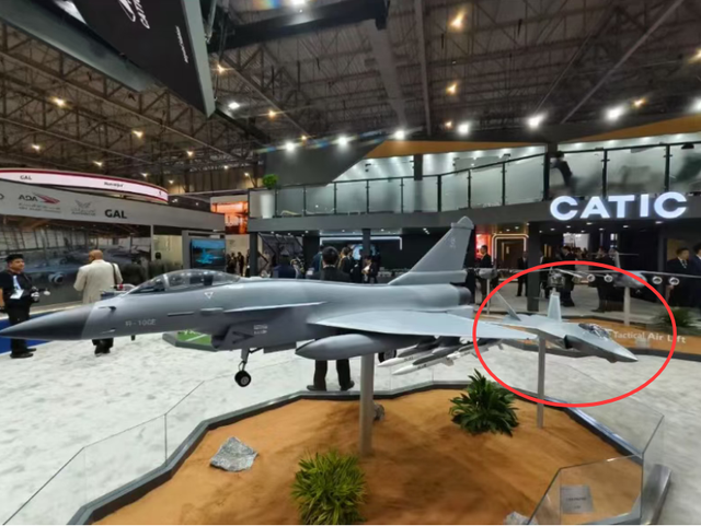 俄罗斯苏75终于出手，时隔4年重新亮相，歼35遇到了新对手？