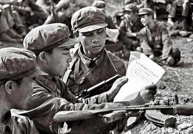 63年国庆，毛主席见到一少尉排长忽然问道：就是你“口出狂言”啊