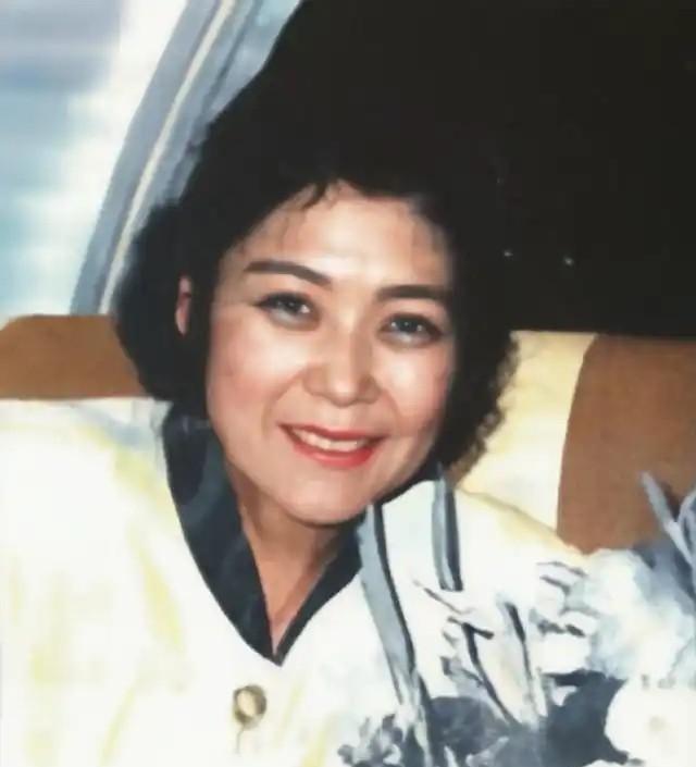 迟浩田将军的夫人有多美？1956年结婚照，妻子容貌出众，善良温顺