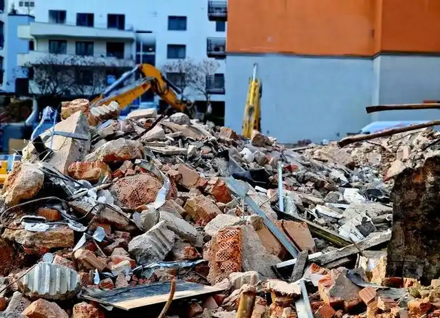 有人正在疯狂收购老旧小区顶楼，内行人：里面的商机许多人都不懂