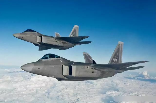 竞争加速创新！美国CCA项目双雄对决，YFQ-44A首飞改写作战规则