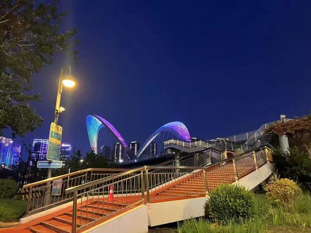 太原夜景璀璨 社交平台“圈粉”