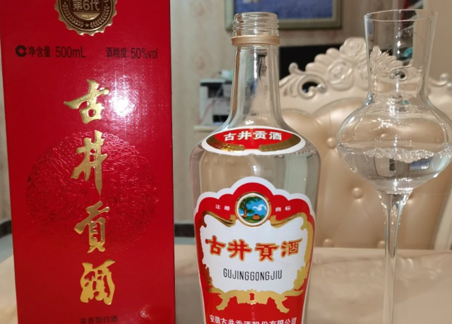 八大名酒中50元左右的7款嫡系纯粮好酒，老酒友成箱囤，你喝过吗