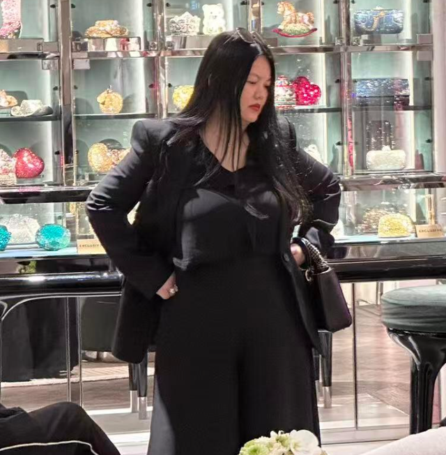 李湘怒了，与前夫女儿买高奢被拍，三人体型都很胖 王诗龄满脸