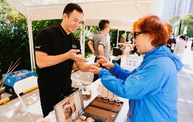 大量日本游客涌入北京，打着旅游幌子不去旅游不吃美食，为啥来？