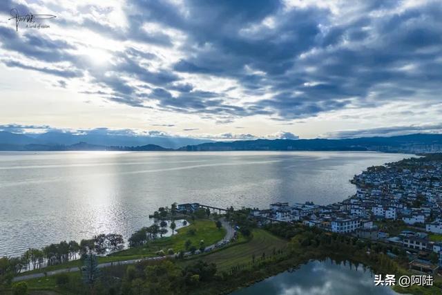 三圣岛是洱海边最没意思的打卡点,风景一般,路况也有点混乱