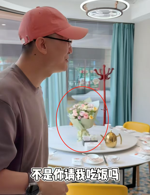 程成为了方琼53岁仍不娶妻？两人合体吃饭，嬉笑打闹感情实在太好