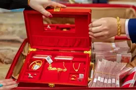 今天偶然间看到这么一个说法，中国的大龄剩女，正在向捞女转变图片