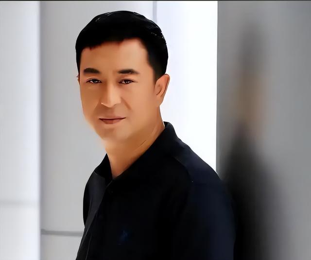 与王海燕离婚传闻真相大白1年，55岁张嘉益近况曝出，一点不意外