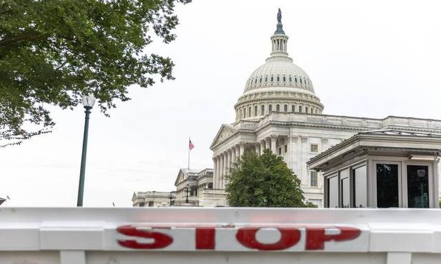 持续41天，美国政府关门结束？两党各自暂退一步，30天后闹得更凶