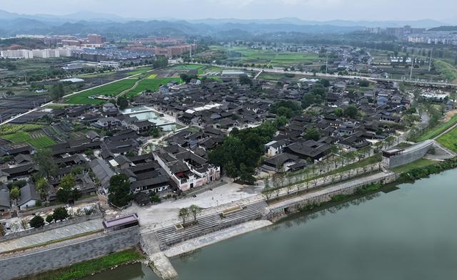 湖南中方县荆坪古村“焕新”迎客