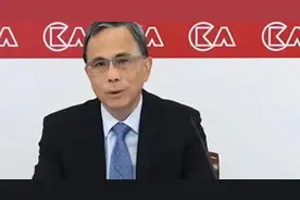 李嘉诚大儿子近况曝光，满头白发气血不足，曾坦言羡慕弟弟李泽楷图片
