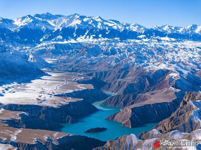 雪落肯斯瓦特！玛纳斯这片“水墨秘境”美到窒息