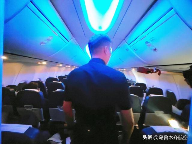 乌鲁木齐航空安全员：暑运昼夜不停的安全守护者