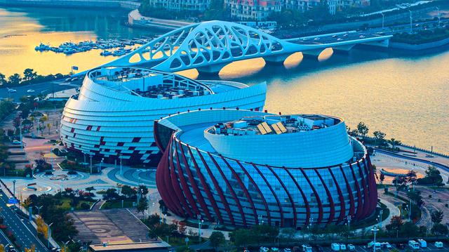 来灵山卫街道赏秋，邂逅星光岛梦幻山海诗画，五彩斑斓美得惊艳