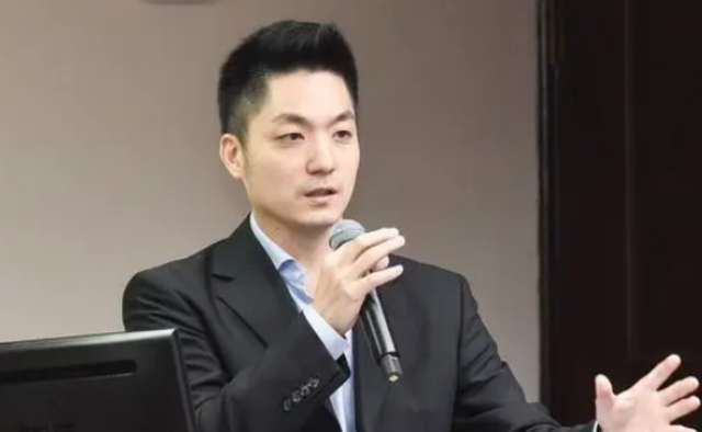 蒋介石曾孙，蒋家第四代中唯一活跃政坛的，长相帅气，今年46岁