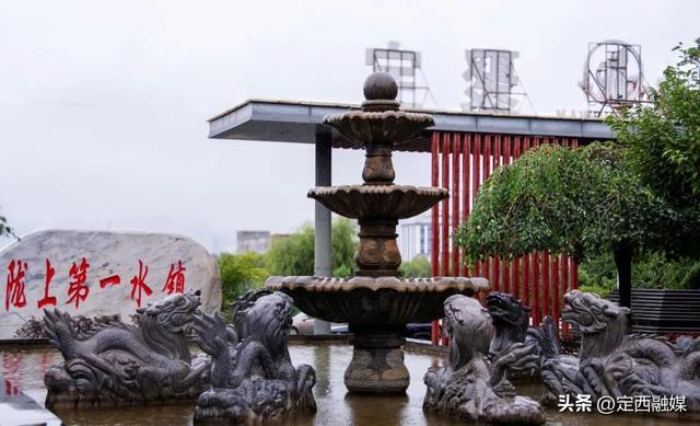 在卧龙湾水镇，听一场秋天的雨~