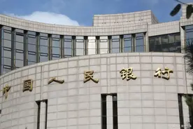 银行又双叒降息了！银行利率跌破1.5%，你还会把钱存银行吗？图片