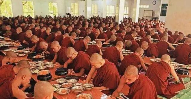 和尚们每天吃素还会发福？看了他们的伙食，瞬间明白为啥长胖了