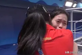 泪目！全红婵卫冕，抱着教练大哭一场，再创奥运会纪录，史上第一图片