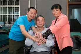 浙江女子带着前夫改嫁，16年间与两任丈夫同吃同住，现状如何？图片