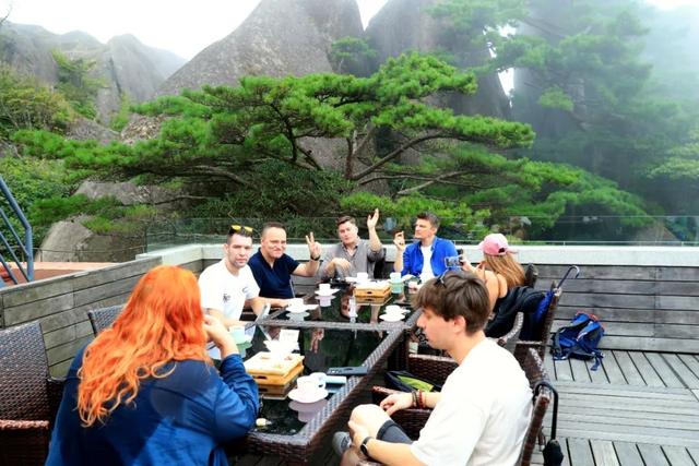一景一韵，山水画卷——匈牙利主流媒体代表团走进黄山风景区