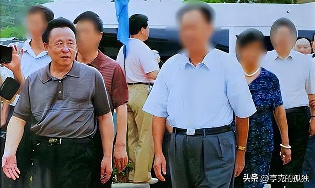 包养10位情妇，睡觉翻牌生下11个私生子，75岁还在拼命生娃！