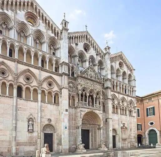 意大利费拉拉市与哥白尼的母校费拉拉大学