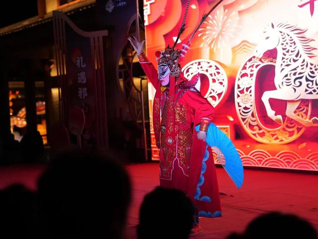 锣鼓喧天迎宾客 铁花璀璨耀祁山——这里的年味直接拉满