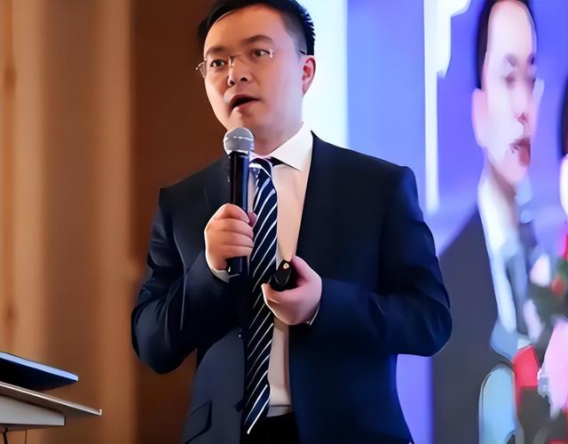 世道不公平！2023年蔡磊抱怨：我爷爷50岁去世，父亲47岁离世