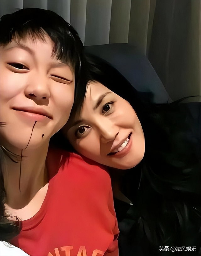 56岁的王菲怎么也想不到，28岁的大女儿如今也已经开始为她争光了
