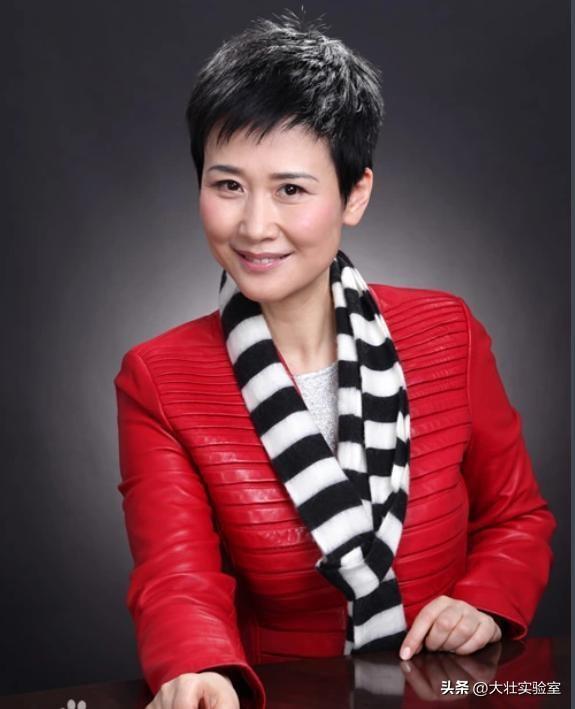 李鹏总理与女儿在一起的罕见留影，笑容灿烂喜笑颜开，温暖又温馨