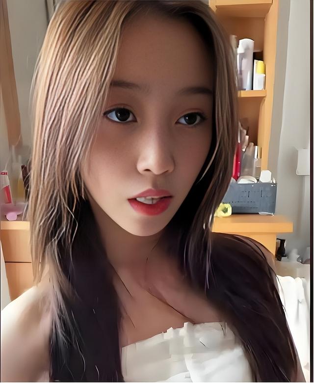 死性不改！劣迹艺人赵薇走投无路，15岁女儿成她的最后一根稻草