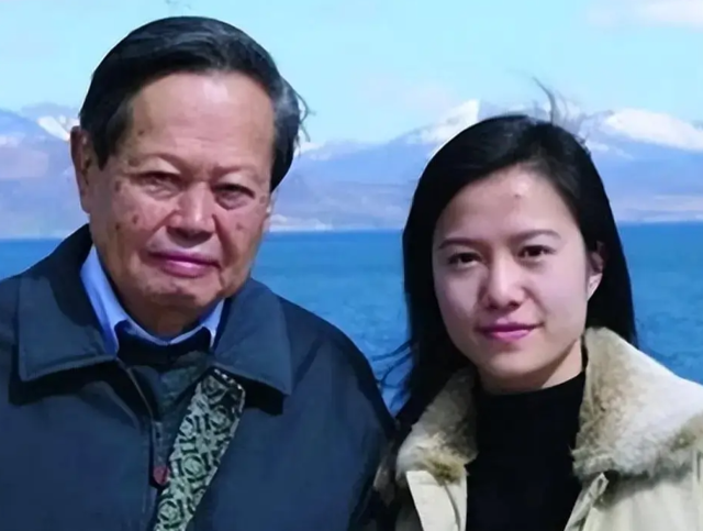 杨振宁长子杨光诺：感谢继母翁帆，这些年她是全家最温暖的依靠