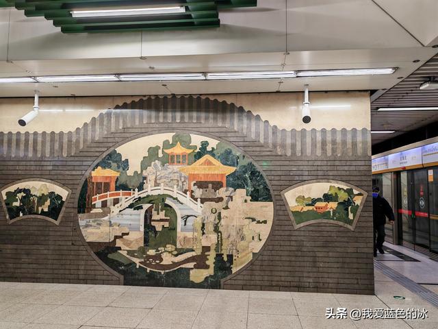 参观北京恭王府，过去一直觉得这是小景点，没想到游客居然这么多