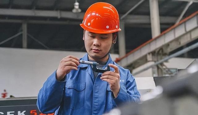 停一天或损失2亿元？美国封锁技术看热闹,我国咬牙攻克压缩机！