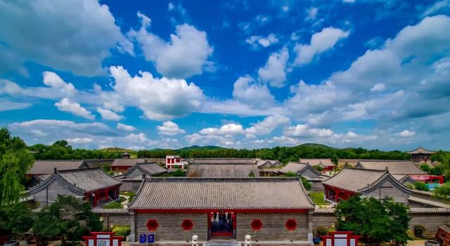 踏“草浪”而行！在科右中旗邂逅一场草原“旗”遇
