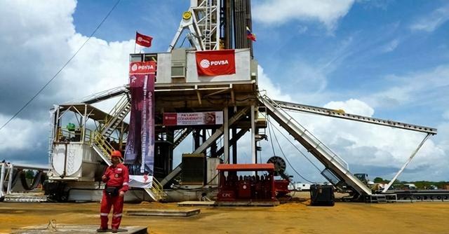 20年来最大动作，美国重兵压境委内瑞拉，剑指马杜罗还是石油？