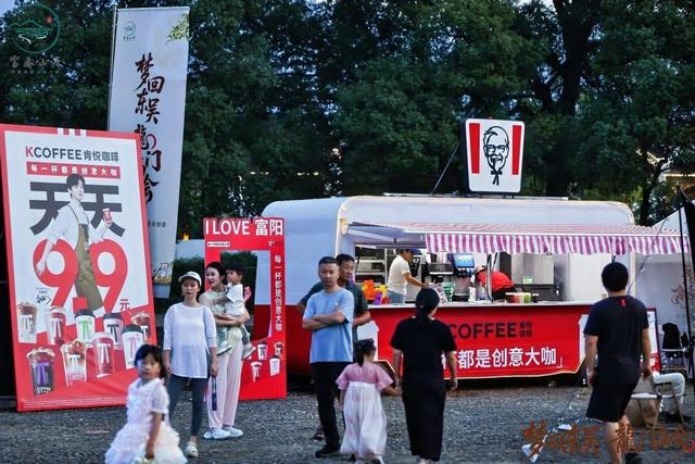 国庆中秋长假首日“炸”场！龙门古镇逛到腿软停不下来，美食吃到扶墙走！