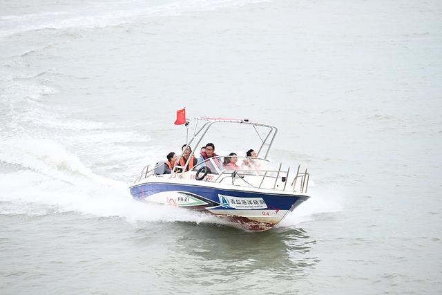 海上赏青岛 国庆假期青岛栈桥一号码头游船游热潮涌动
