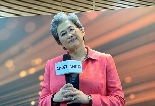 “芯片女王”苏姿丰，在美国拿着4亿年薪，却顶风为中国定制芯片
