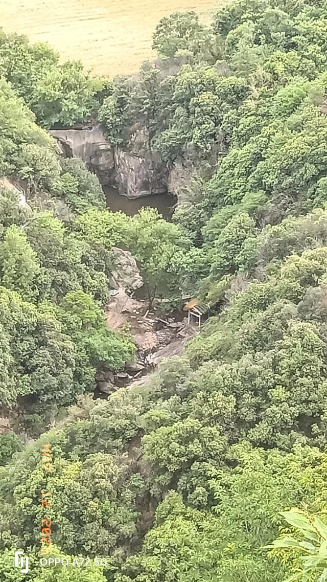 新县墨河大峡谷：四季轮回中的梦幻之境
