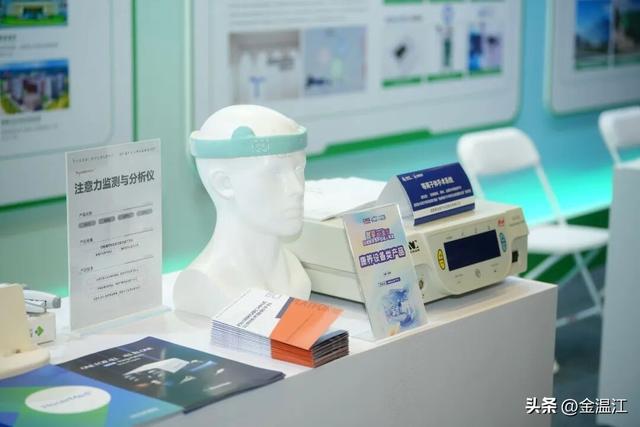 未来智慧养老有多酷？来看看“温江造”机器人大展演→