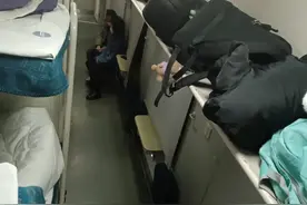 火车上遇到的三个中年男子，最后一个我能记一辈子！图片