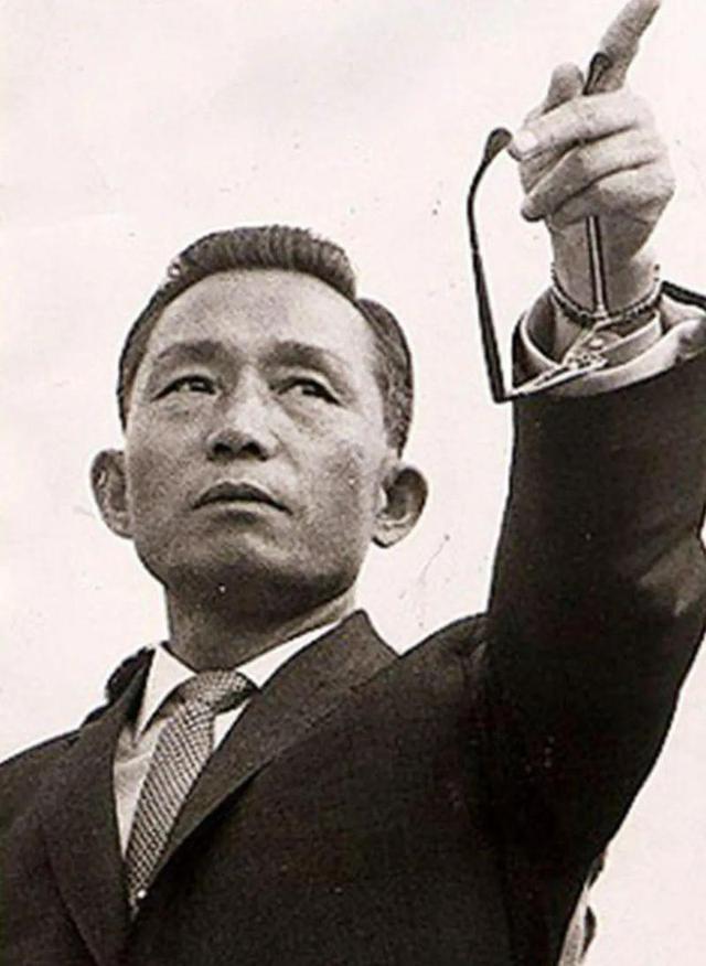 首个阻挠93阅兵的国家出现，拒绝向中国道歉，还派军机监视中方